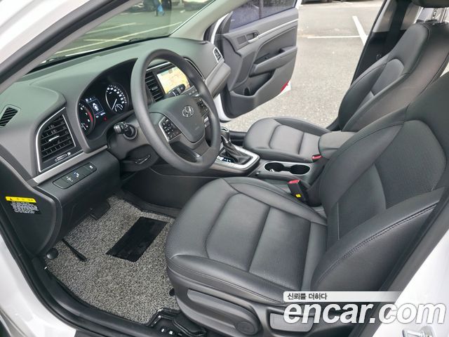 Hyundai AVANTE 2018 — photo 10