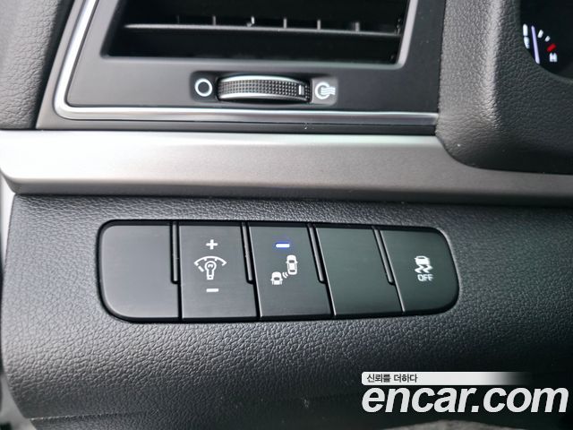 Hyundai AVANTE 2018 — photo 18