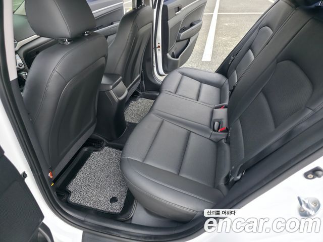 Hyundai AVANTE 2018 — photo 20