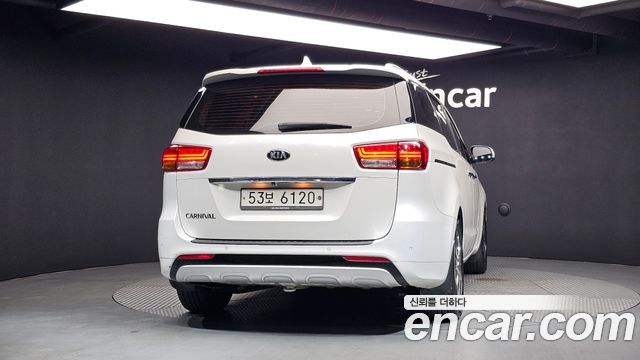 Kia Canival 2016 — photo 4