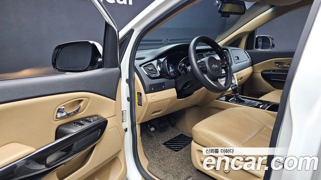 Kia Canival 2016 — photo 10