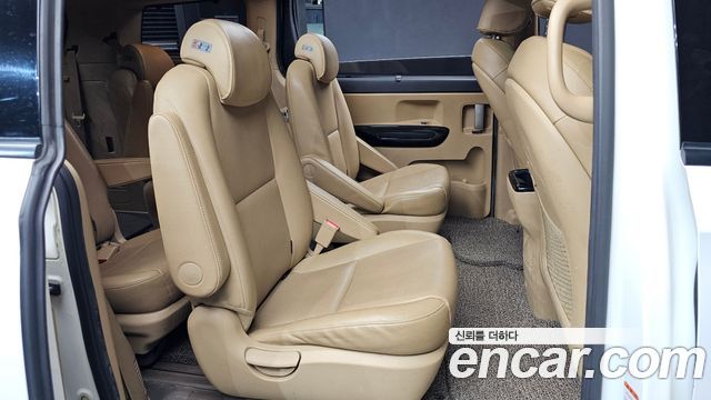 Kia Canival 2016 — photo 11