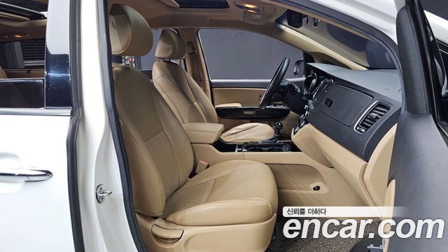 Kia Canival 2016 — photo 13