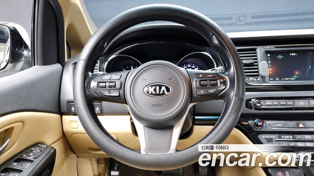 Kia Canival 2016 — photo 14