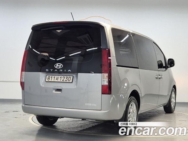 Hyundai Staria 2022 — photo 3