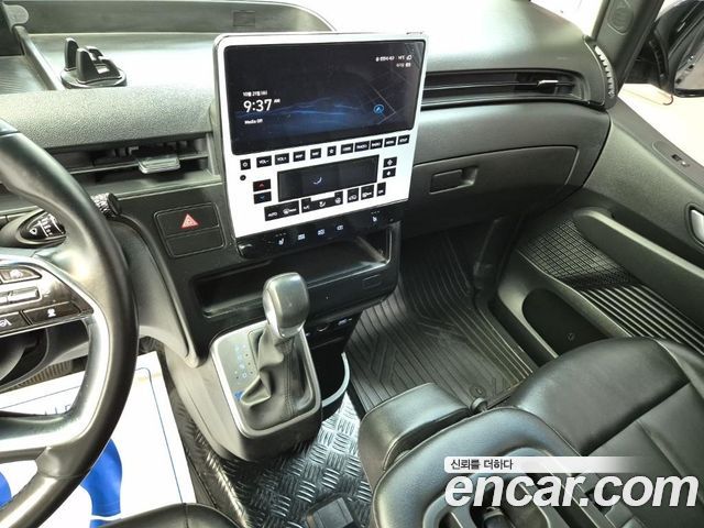 Hyundai Staria 2022 — photo 10