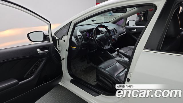Kia K3 2015 — photo 13