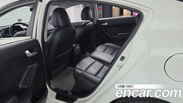Kia K3 2015 — photo 17