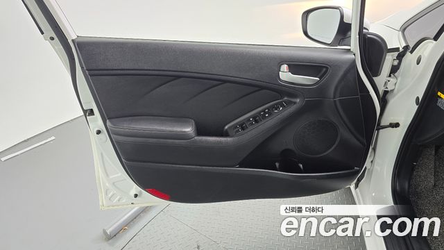 Kia K3 2015 — photo 14