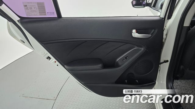 Kia K3 2015 — photo 15