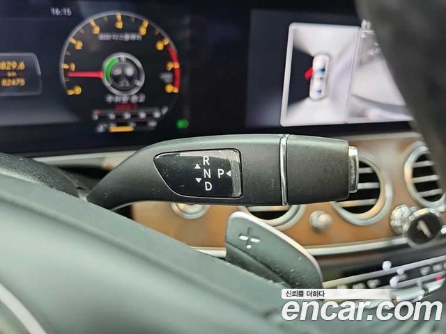 Mercedes-Benz E-Class 2017 — photo 8