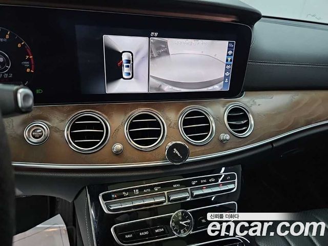Mercedes-Benz E-Class 2017 — photo 10