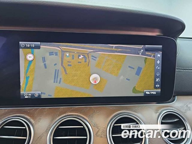 Mercedes-Benz E-Class 2017 — photo 15