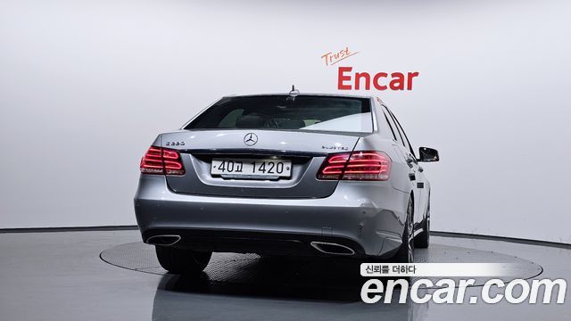 Mercedes-Benz E-Class 2015 — photo 4