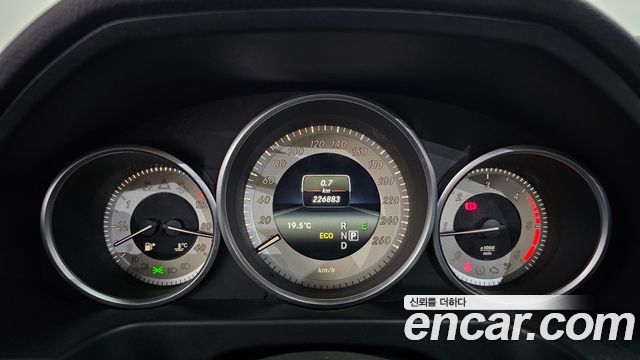 Mercedes-Benz E-Class 2015 — photo 8