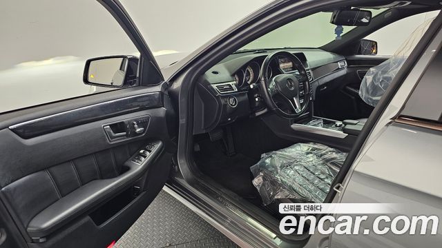 Mercedes-Benz E-Class 2015 — photo 10