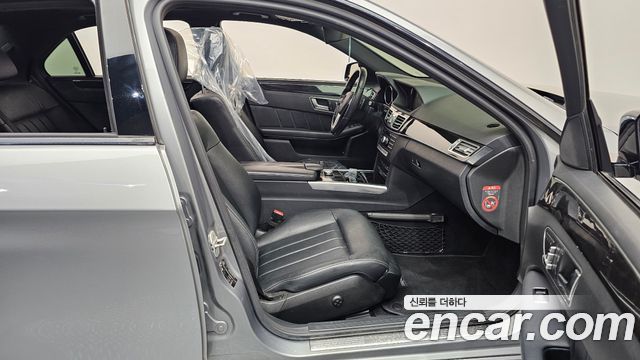 Mercedes-Benz E-Class 2015 — photo 11