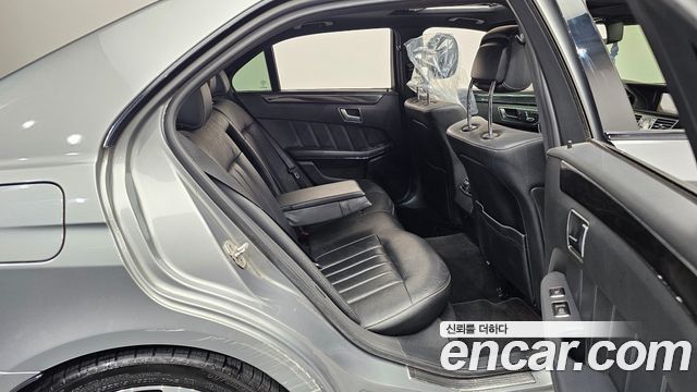 Mercedes-Benz E-Class 2015 — photo 12