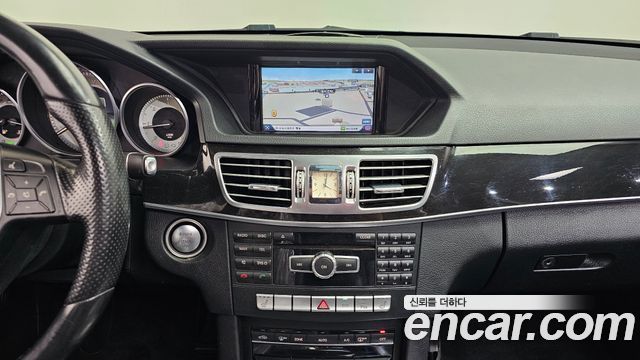 Mercedes-Benz E-Class 2015 — photo 13