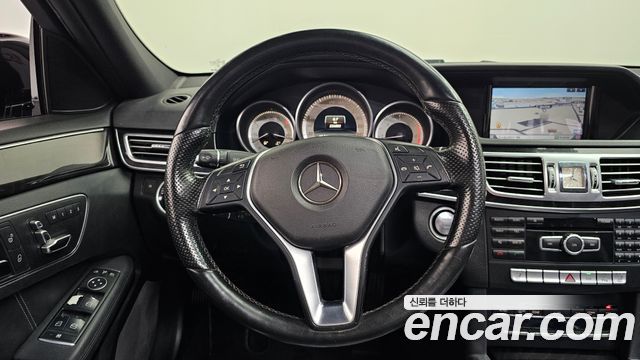 Mercedes-Benz E-Class 2015 — photo 14