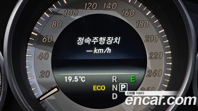 Mercedes-Benz E-Class 2015 — photo 16