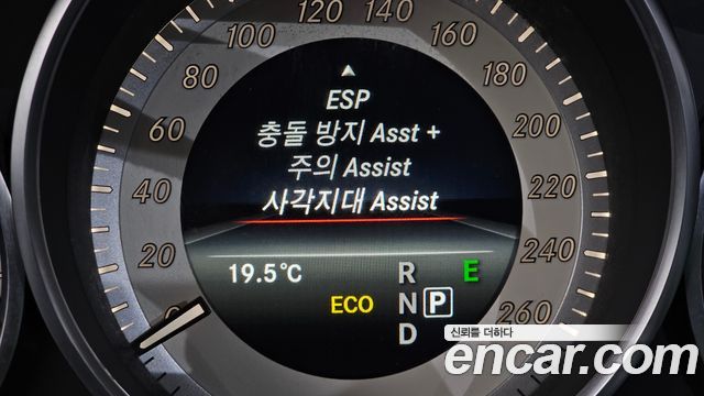Mercedes-Benz E-Class 2015 — photo 17
