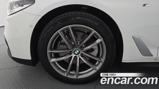 BMW 5-Series 2018 — photo 5