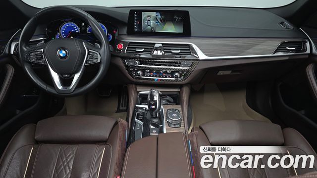 BMW 5-Series 2018 — photo 10