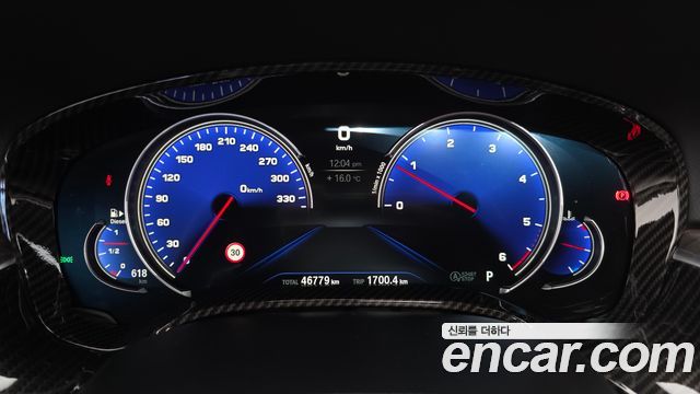 BMW 5-Series 2018 — photo 11
