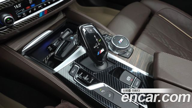 BMW 5-Series 2018 — photo 12
