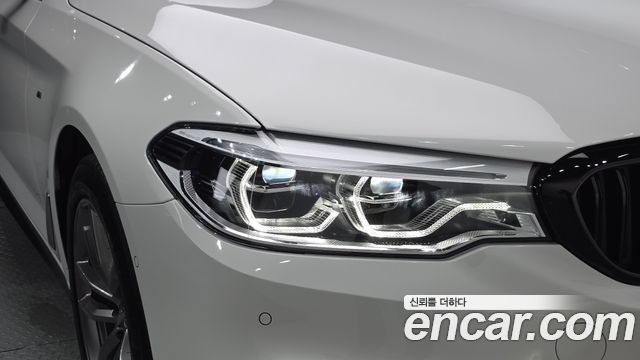 BMW 5-Series 2018 — photo 8