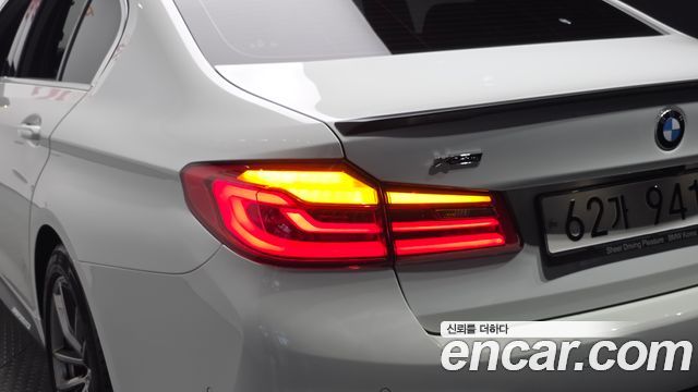 BMW 5-Series 2018 — photo 9