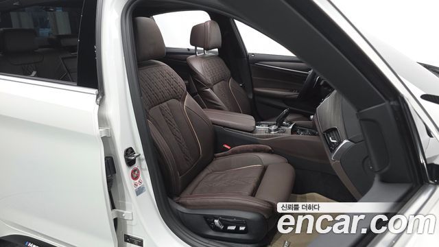 BMW 5-Series 2018 — photo 16