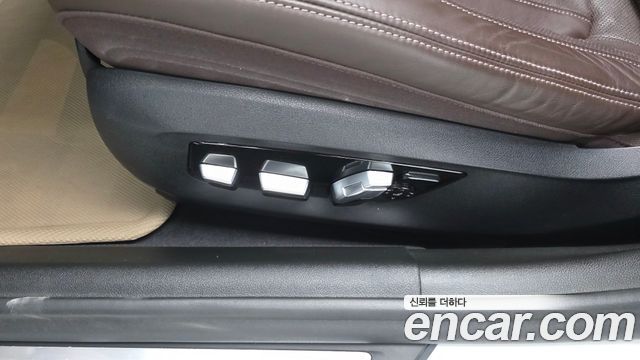 BMW 5-Series 2018 — photo 29