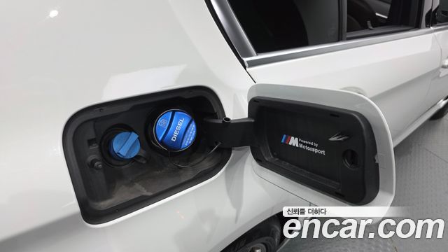 BMW 5-Series 2018 — photo 33