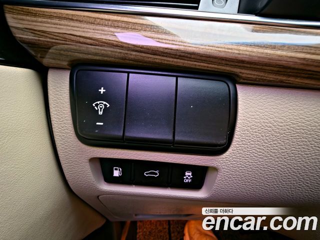 Kia K7 2017 — photo 15