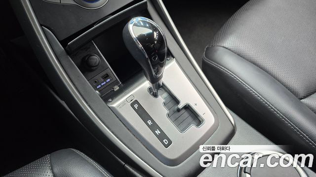 Hyundai AVANTE 2014 — photo 12