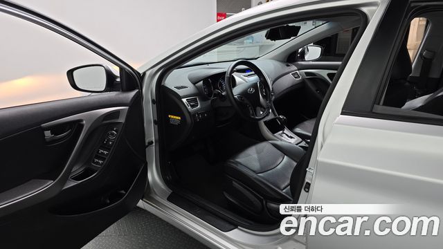 Hyundai AVANTE 2014 — photo 13
