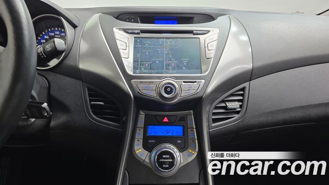 Hyundai AVANTE 2014 — photo 18