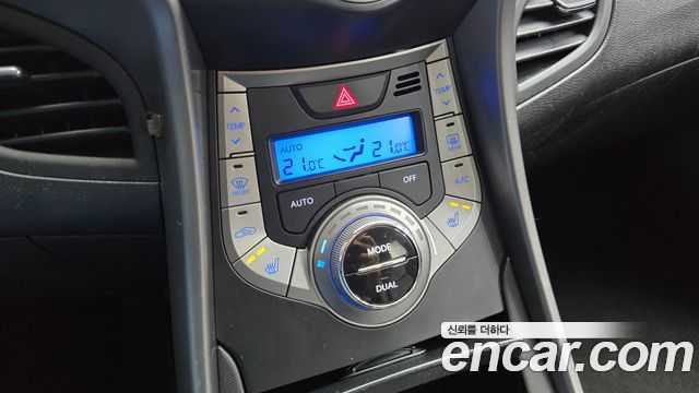 Hyundai AVANTE 2014 — photo 26
