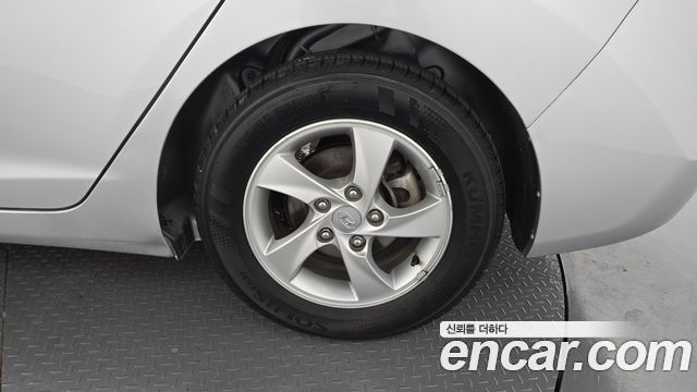 Hyundai AVANTE 2014 — photo 7