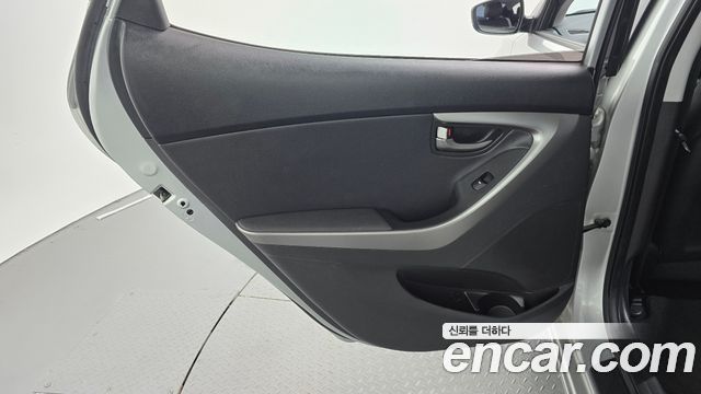 Hyundai AVANTE 2014 — photo 15