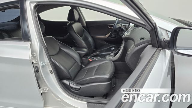 Hyundai AVANTE 2014 — photo 16