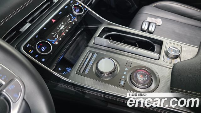 Genesis GV80 2023 — photo 12