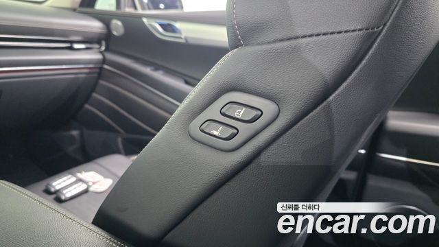 Genesis GV80 2023 — photo 29