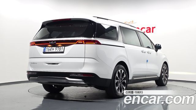 Kia Canival 2023 — photo 2