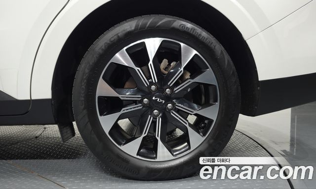 Kia Canival 2023 — photo 7