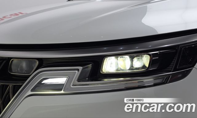 Kia Canival 2023 — photo 8