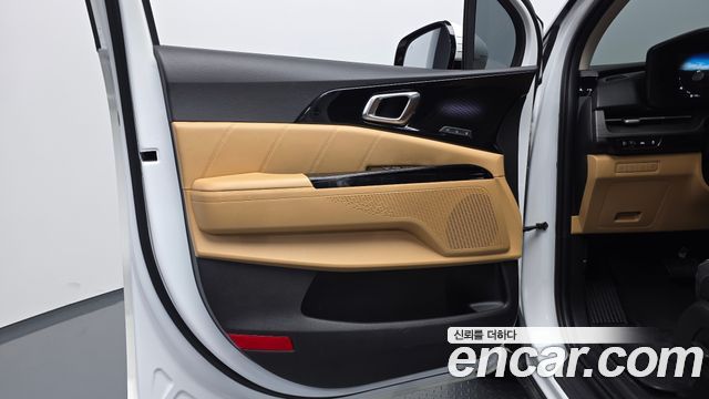 Kia Canival 2023 — photo 14