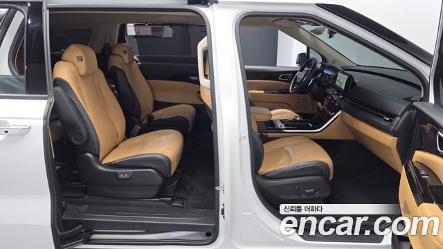 Kia Canival 2023 — photo 16